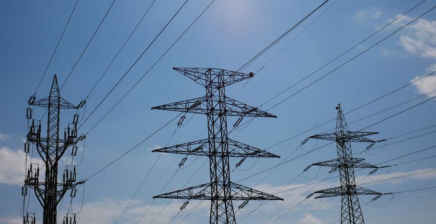 Instalación y mantenimiento de líneas con Tei Lugo Instalaciones